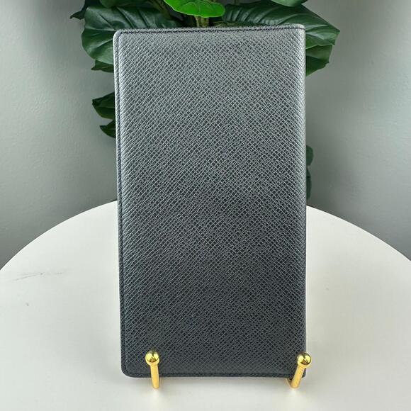 B114 💎✨Authentic Louis Vuitton Brazza Black Taiga Wallet - Picture 2 of 7